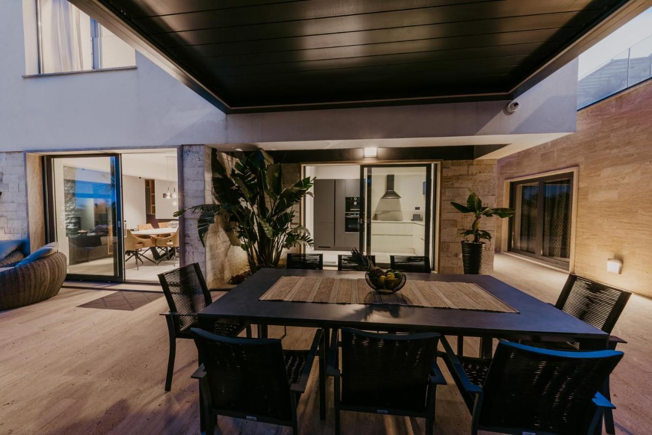Villa Bloomhill Escape *
